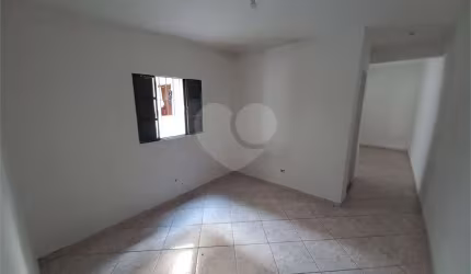 Casa de vila com 1 quartos para locação em Jardim Mitsutani - SP