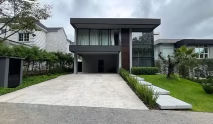 Casa no condomínio Haras Rio do Ouro em Balneário Camboriú