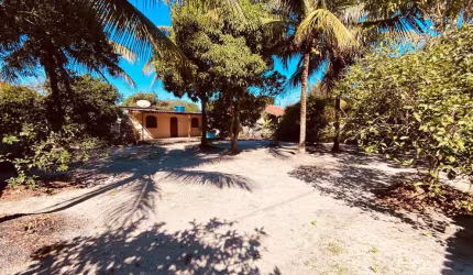IM&#211;VEL COM AMPLO QUINTAL ARBORIZADO NO CAI&#199;ARA EM ARRAIAL DO CABO