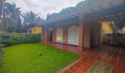 Casa à venda no Albamar, 3 Dormitórios, 2 Vagas.