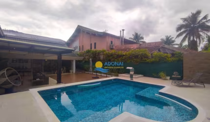 Casa à venda no Condomínio Granville, 4 Suítes, Reformado, 4 Vagas.