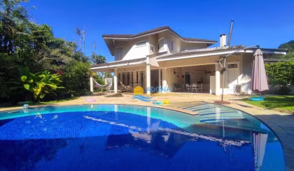 Casa à venda na Enseada, 4 Dormitórios, 4 Vagas.