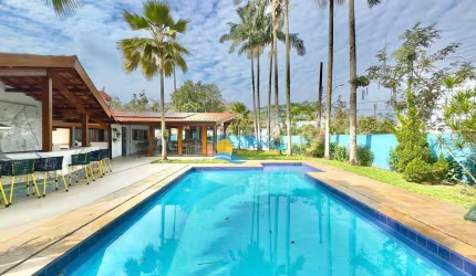 Casa à venda na Praia da Enseada, 5 Quartos, 4 Vagas.