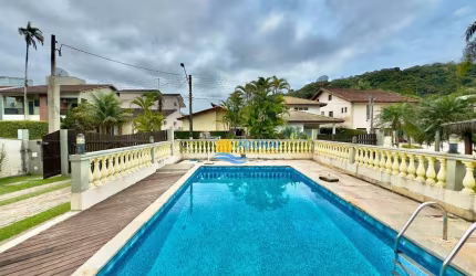 Casa à venda no Jardim Pernambuco 2, 3 Quartos, 2 Vagas.