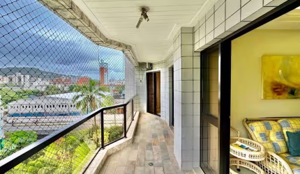 Apartamento à venda na Praia da Enseada, 3 Quartos, 2 Vagas.