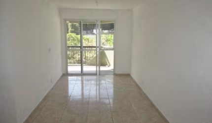 Apartamento com 2 quartos para alugar na Estrada da Covanca, 55, Tanque, Rio de Janeiro, 80 m2 por R$ 1.100