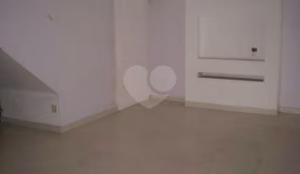Prédio comercial com varias salas, sem vaga de garagem na frente.