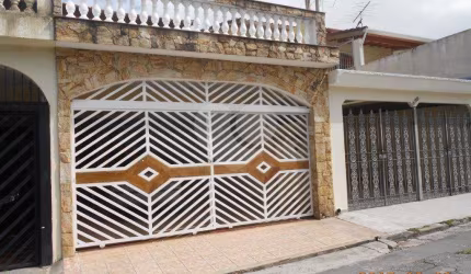 Casa tipo sobrado 03 dormitórios 01 suite 03 banheiros 02 vagas No Bairro do Campo Grande - Venda