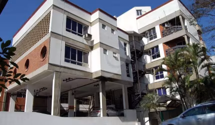 Prédio comercial excelente localização  São dois prédios, vizinhos, com matriculas e IPTUs separados