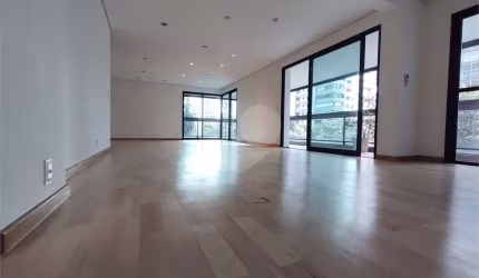 Apartamento à venda com 04 dormitórios e 02 suítes no Campo Belo.