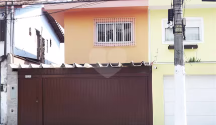 Casa tipo Sobrado com 03 dormitórios e 01 suíte na Vila Santa Catarina