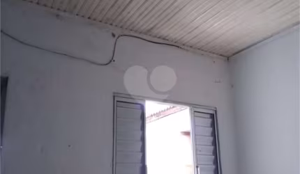 Casa de Vila 01 Dormitório para venda na Cidade Ademar.