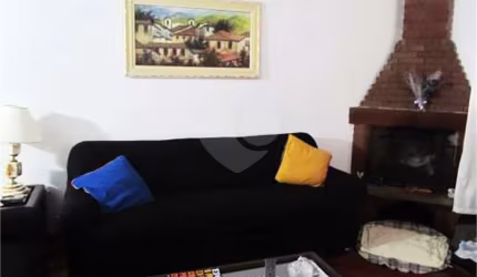 Casa tipo Sobrado com 03 dormitórios e 01 Suíte à Venda no Bairro do Cambuci.