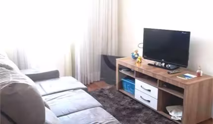 Apartamento com 03 dormitórios 02 Banheiros 01 Vaga, próximo ao metrô Sacomã - Venda.