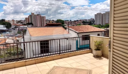 Casa à venda com 3 dormitórios 1 suíte Piscina e 2 vagas na Vila Santa Catarina