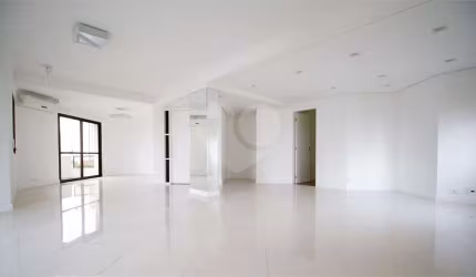 APARTAMENTO PARA VENDA OU LOCAÇÃO COM 230M², 03 DORMITÓRIOS, 03 SUÍTES, 04 VAGAS NA CHÁCARA KLABIN