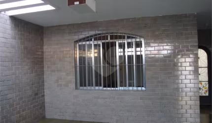 Sobrado , com 220 m², 3 dormitórios, sendo uma suíte com sacada, living amplo para 2 ambientes