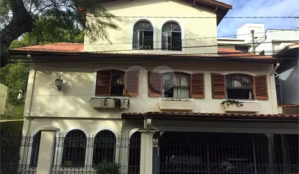 Casa tipo Sobrado com 05 Dormitórios 01 Suite 04 Vagas na Chácara Flora -Venda
