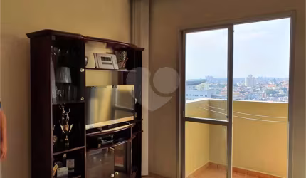 More com conforto e conveniência!. Apartamento com dependências amplas e ensolaradas.