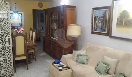 Casa à Venda com 159m² na Bosque da Saúde