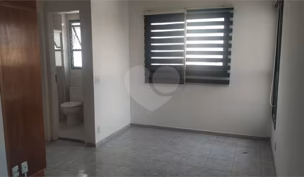 APARTAMENTO COM 34M² PARA LOCAÇÃO, SALA, COZ., BANH. E VAGA DE GARAGEM, REFORMADO, NA BELA VISTA