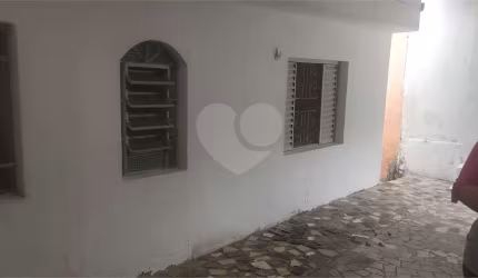 CASA TÉRREA COM 80M² PARA LOCAÇÃO, 1 DORMITÓRIO, VAGA PARA 2 CARROS, NO BAIRRO VL SANTA CATARINA
