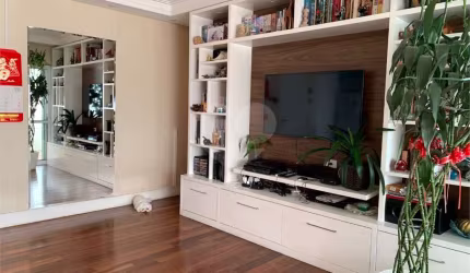 Apartamento 03 dormitórios e uma suíte na Vila Mariana.