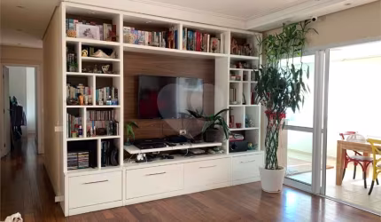 Apartamento 03 dormitórios e uma suíte na Vila Mariana.