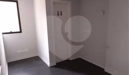 CONJUNTO COMERCIAL 300 M² COM 07 SALAS - 12 BANHEIROS - 07 VAGAS NA SAÚDE - LOCAÇÃO