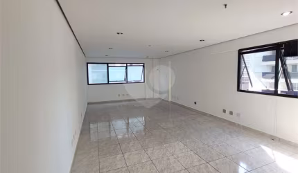 SALA COMERCIAL 65M PARA LOCAÇÃO E VENDA 02 BANHEIROS E 01 VAGA DE GARAGEM NA LAPA