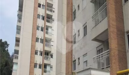 Apartamento de 57 m² a venda no Jardim Prudencia em uma rua tranquila.