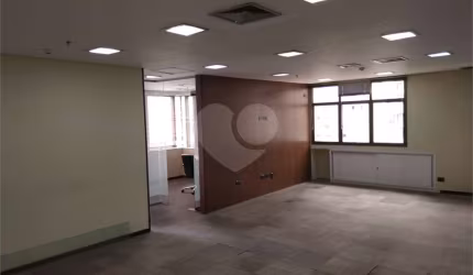 Conjunto alto padrão à venda ou Locação com 110m² 3 vagas  3 banheiros na Vila Olímpia São Paulo SP