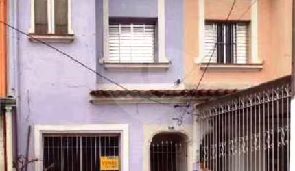 Casa a venda no Cambuci, com 80 metros de área útil bem distribuídos com 2 dormitórios