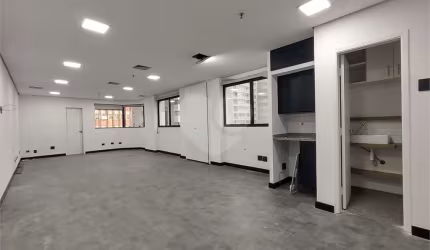 CONJUNTO COMERCIAL 56M2 COM 02 BANHEIROS E UMA VAGA COM MANOBRISTA NA BELA VISTA LOCAÇÃO