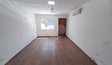 Casa com 2 Quartos e 2 banheiros para Alugar, 90 m²- Vila Romana, São Paulo - SP