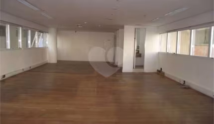 Sala Comercial e 2 banheiros para Alugar, 64 m² - Jardim Paulista, São Paulo - SP