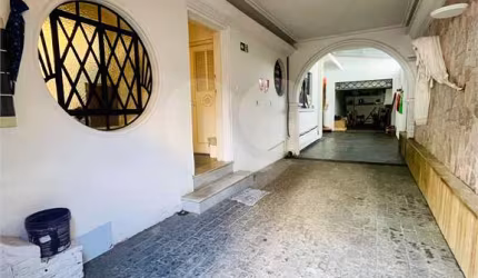 Linda casa com 600m²  e 6 vagas de garagem à venda próximo ao metrô Ana Rosa!!