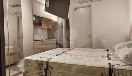 Totalmente mobiliado com ar condicionado, geladeira, cocktop, microondas, armários, cama, televisão