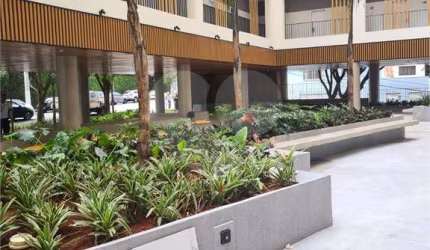 Studio 24m2 na Vila Mariana Mobiliado com Pé Direito alto pertinho do Metro Santa Cruz São Paulo