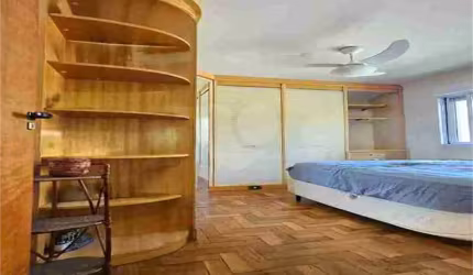 Apartamento á venda, com 2 dormitórios na Vila Mariana