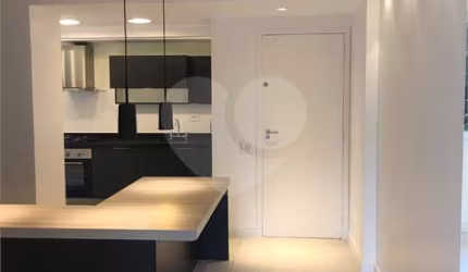 90 m2 no melhor do Itaim - totalmente reformado e modernizado perto de tudo .
