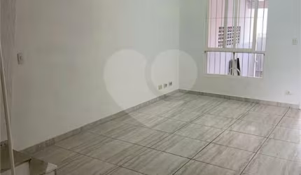 SOBRADO  COM 3 DORMITORIOS,, 1 VAGA  TODO REFORMADO LOCALIZADO NOSSA SENHORA DO SABARA