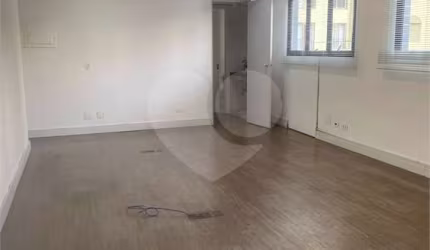 SALA COMERCIAL DE 52M² COM DIREITO A 2VGS NA VL CLEMENTINO