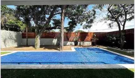 Luxuosa casa 4 suítes espaçosas, sendo 1 master piscina e academia privativa-Brooklin SP.