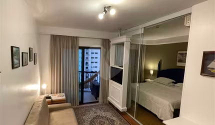 Lindo Flat com sacada em Moema