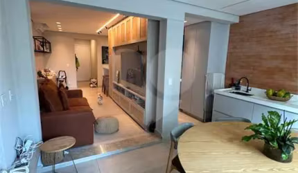 Apartamento à Venda em Pinheiros  73,95m²  2 Dorms (1 Suíte) 1 Vaga São Paulo SP