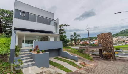 Casa em condomínio fechado com 3 quartos à venda na Beco Juca Batista, 2705, Espírito Santo, Porto Alegre, 167 m2 por R$ 850.000