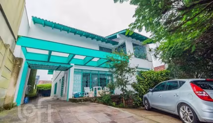 Casa com 5 quartos à venda na Rua Jacundá, 144, Guarujá, Porto Alegre, 400 m2 por R$ 798.000