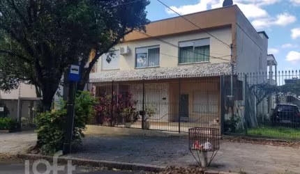 Casa com 3 quartos à venda na Rua Irene Capponi Santiago, 425, Jardim Floresta, Porto Alegre, 312 m2 por R$ 955.000