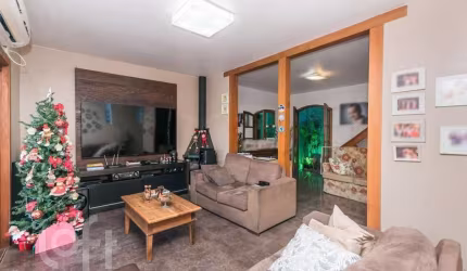 Casa com 3 quartos à venda na Rua Veríssimo Rosa, 102, Partenon, Porto Alegre, 151 m2 por R$ 1.050.000